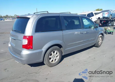 2013 Chrysler Town & Country Touring z USA, uszkodzony, nr VIN 2C4RC1BG7DR657193